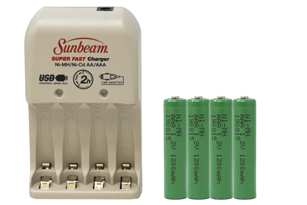Sunbeam AA / AAA Battery Charger + 4 AAA NiMH Batteries (1200 mAh)