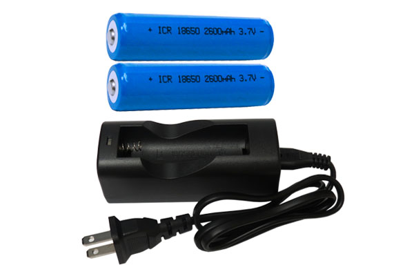 Li-Ion Charger (Single Slot) + 2 x 18650 3.6V Li-Ion Button Top Batteries (2600 mAh)