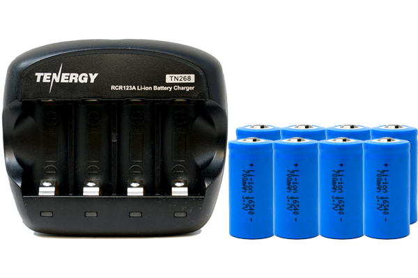 8 x RCR123 (16340) 3.7 Volt Lithium Ion Batteries (700 mAh) + 4 Slot Smart Charger