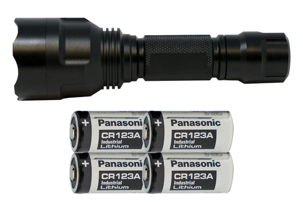 Cree XP-E LED - 300 Lumens Flashlight (S02) + 4 x Panasonic CR123 Batteries