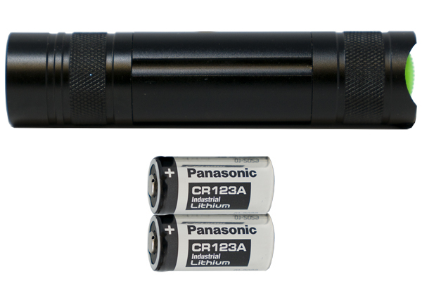 Cree XP-E LED - 220 Lumens Flashlight (S06) + 2 x Panasonic CR123 Batteries