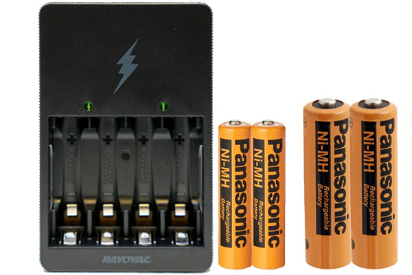 Rayovac AA / AAA Compact Charger + 2 AAA (750 mAh) + 2 AA (2000 mAh) Panasonic NiMH Rechargeable Batteries (Low Discharge)