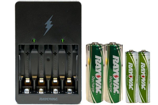 Rayovac AA / AAA Compact Charger + 2 AA (1350 mAh) + 2 AAA (750 mAh) Rayovac Pre-Charged NiMH Batteries